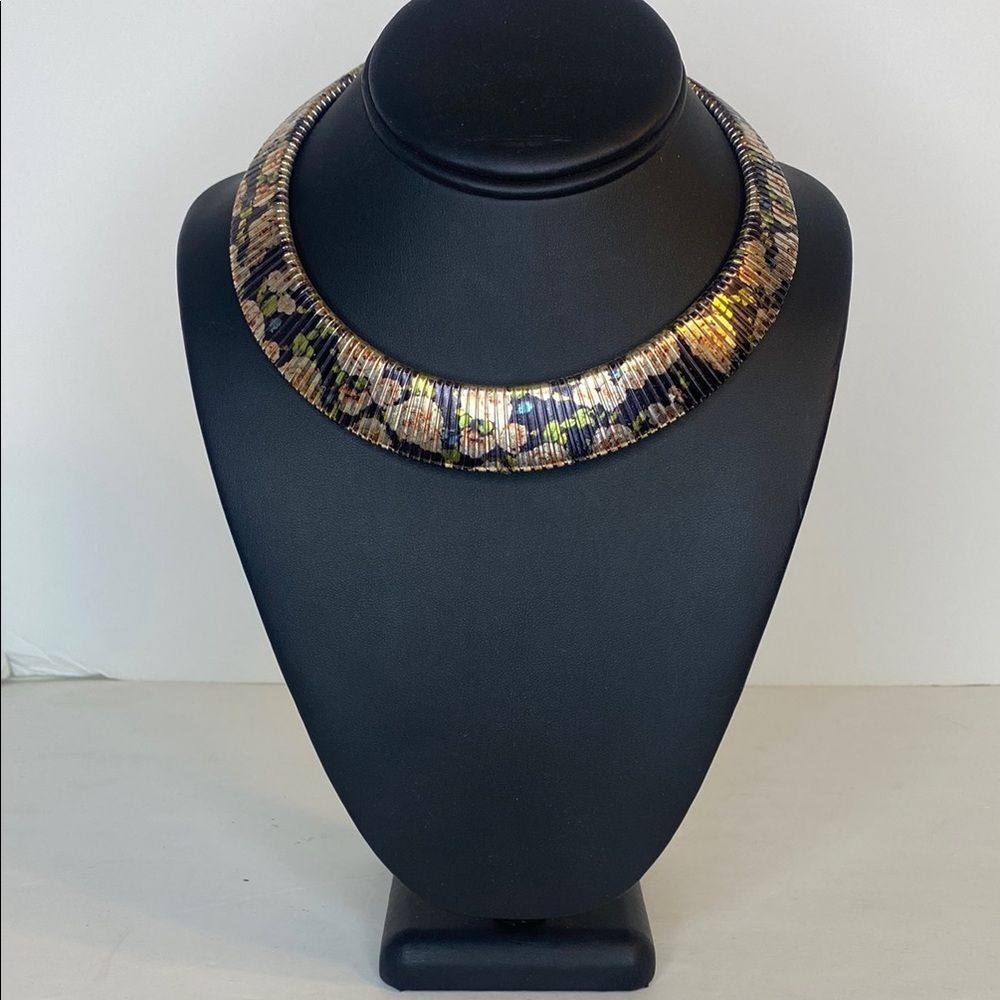 VINTAGE Elegant Black Floral Women's Necklace - Picture 1 of 5